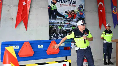 Demirci’de hasat mesaisi öncesi güvenlik alarmı: Bir reflektör bir hayat kurtarır