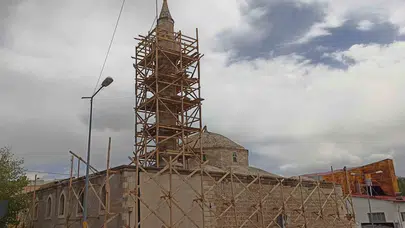Depremin yaraları sarılıyor: Asırlık Gürün Ulu Cami cemaatine kavuşacağı günü bekliyor