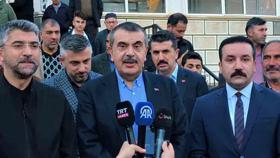 Bakan Tekin baba ocağında: Bayram sevincini hemşehrileriyle paylaştı