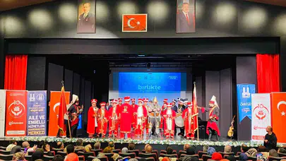 Erzurum’da engelleri sanatla aştılar: Özel bireylerin sahne performansı ayakta alkışlandı