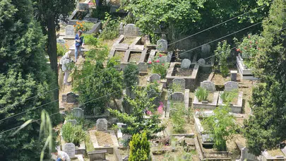 Zonguldak’ta hüzünlü arefe: Kabir başlarında vefa nöbeti