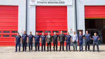 Bayram mesaisinde fedakarlık vurgusu: Vali Sözer’den itfaiye teşkilatına moral ziyareti