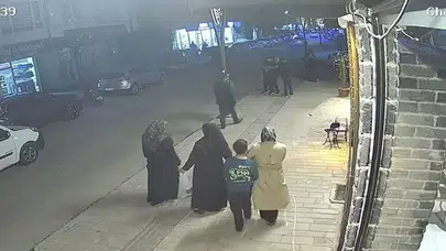 Saniyelerle yarıştı: Kaldırımda yürürken nefessiz kalan genci iş adamı hayata döndürdü