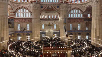 Mimar Sinan’ın emanetinde bayram sabahı: Bakan Güler Edirne’de halkla kucaklaştı