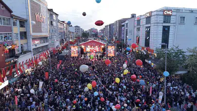 Sultanbeyli'de 19 Mayıs coşkusu: Minik Zeyd’in zaferi gökyüzünü renklendirdi
