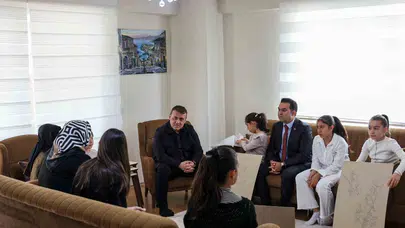 Bilecik'te anlamlı ziyaret: Vali Sözer ve eşinden çocuklara moral desteği