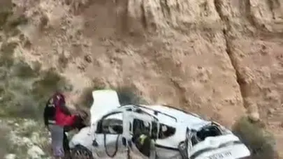Ölümle burun buruna geldiler: Uçuruma yuvarlanan araçtan saniyelerle kurtuldular