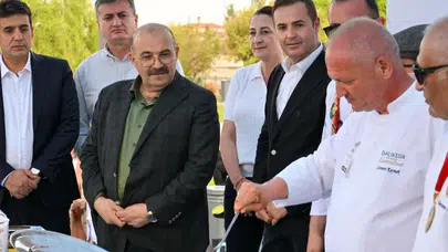 50 metrelik dev kokoreçle dünya rekoruna göz kırptı: Balıkesir lezzet şölenine ev sahipliği yaptı