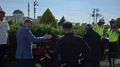 Bayram yolunda örnek davranış: Vali Serdengeçti kaza yerinde yardıma koştu