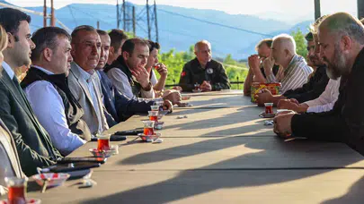 Yangın küllerinden doğan umut: Vali Sözer Ciciler Köyü'nde yaraları sarıyor
