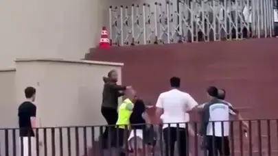 Yıldız futbolcuya şok saldırı: Kasımpaşa’daki arbede anı saniye saniye görüntülendi