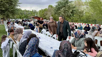 Akçadağ'da duygusal buluşma: Başkan Ulutaş anneleri yalnız bırakmadı