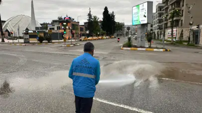 Adıyaman’da gece mesaisi: Şiddetli yağışın izleri tazyikli suyla silindi
