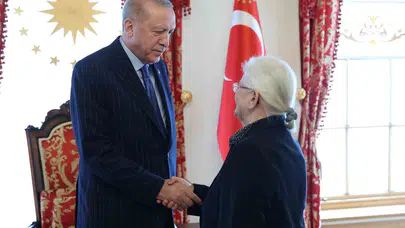 Demokrasi şehitlerinin emaneti Dolmabahçe’de: Erdoğan, Menderes ve arkadaşlarının aileleriyle bir araya geldi