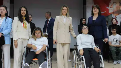 Kütahya’da sahne onların: Özel öğrenciler yetenekleriyle büyüledi