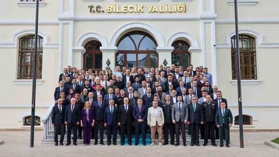 Bilecik’te bayram coşkusu: Vali Sözer şehit aileleri ve gazilerle kucaklaştı