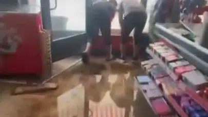 Muş’ta gökyüzü karardı, hayat felç oldu: Esnafın kabus dolu dakikaları