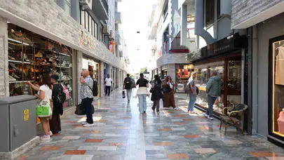 Marmaris'in çehresi değişti: Tarihi çarşı yeni yüzüyle ziyaretçi akınına uğruyor