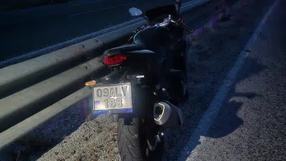 Sarıgöl yolunda acı son: Bariyerlere çarpan motosikletteki genç hayatını kaybetti