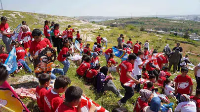 Şehitkamil’de gökyüzü bayram yerine döndü: Yüzlerce çocuk aynı anda havalandırdı