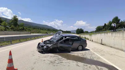 Kastamonu yolunda korkutan kaza: Direksiyon hakimiyetini kaybedince duvara çarptı