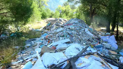 Muğla’da doğa katliamına isyan: Moloz yığınları ormanları yutuyor