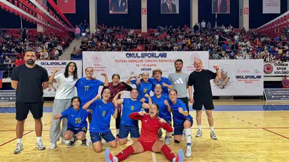 Futsalda rakipsiz krallık: Asiye Ağaoğlu Anadolu Lisesi tarih yazdı