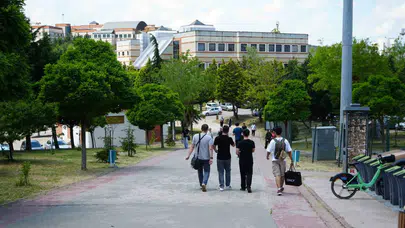 Kocaeli Üniversitesi’nde "köpek" krizi: Toplatma kararı öğrencileri ikna etmeye yetmedi