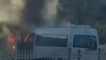 Diyarbakır’da korku dolu anlar: Seyir halindeki minibüs bir anda alev topuna döndü