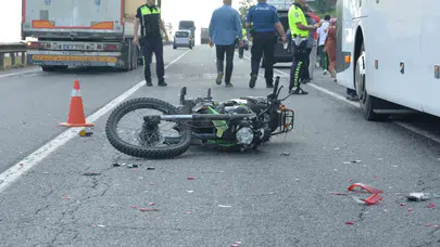 Ordu'da acı son: Arızalı otobüse çarpan motosikletli, arkadan gelen otomobilin kurbanı oldu