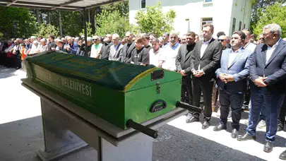 Sel felaketi Gümüşler'i yasa boğdu: 3 çocuk annesi Sabiha Dinçer toprağa verildi