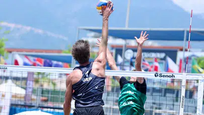Plaj voleybolunun kalbi Alanya’da atıyor: Dünya yıldızları şampiyonluk için sahaya indi