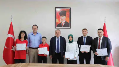 Bozüyük’ün gurur tablosu: Türkiye şampiyonu öğrencilere kaymakamlıkta ödül töreni