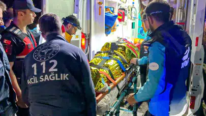 Gökyüzünde kabus dolu anlar: Paraşütü dolanan sağlıkçı dere yatağında mahsur kaldı
