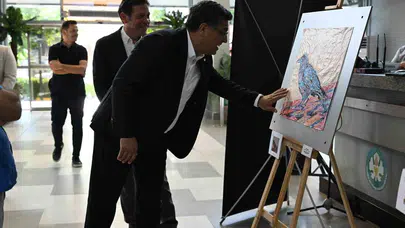 Çöpe atılan plastikler başyapıta dönüştü: Manisa’da çevre için sıra dışı sergi