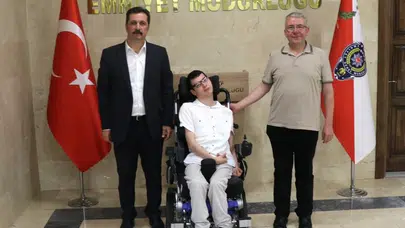 Emniyetin makamında duygusal anlar: Özel misafirini böyle ağırladı