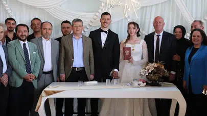 Başkanın en zorlu sınavı: Nikah masasında hem baba hem belediye başkanı oldu