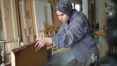 Bayburt’ta ezber bozan tercih: Üniversite sınavı yerine marangozluk tezgahını seçti