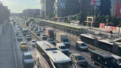 Bayram dönüşü kabusu: İstanbul trafiği kilitlendi