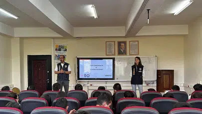 Dijital dünyanın tehlikelerine karşı kalkan: Karslı öğrencilere siber güvenlik dersi