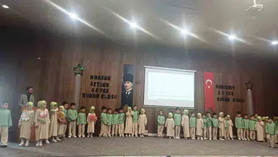 Minik ellerden büyük başarı: Emet’te Kur’an kursu öğrencileri sahne tozunu yuttu