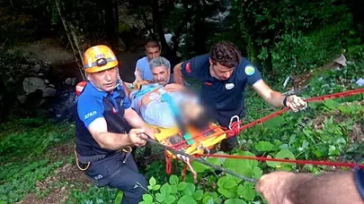 Sudüşen Şelalesi yolunda kabus dolu anlar: 30 metrelik uçuruma yuvarlanan sürücü ölümden döndü