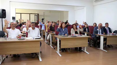 Efeler'de eğitime tam destek: Belediye binasını Milli Eğitim'e açtı