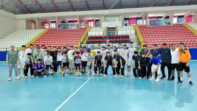 Futsalda zirvenin yeni sahibi belli oldu: Eğitimciler Spor Lisesi kupaya uzandı