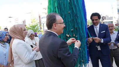 Çöp kutusuna gideceklerdi, şimdi sanat galerisinin başköşesinde: Siirt’te atıklar estetikle buluştu