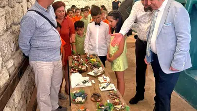 Çöplerden doğan sanat: Alaçatı’da minik öğrencilerin çevre duyarlılığı hayran bıraktı