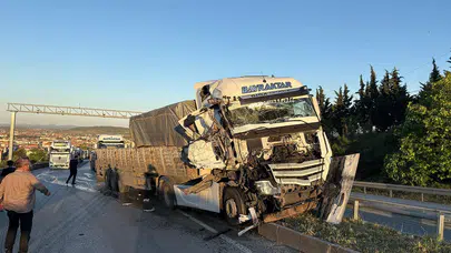 Kula'da tır dehşeti: Bariyerlere çarparak durabildi, İzmir yolu kilitlendi