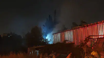 Gece yarısı paniği: Seramik dükkanında alevler yükseldi