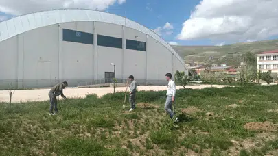 Geleceğin ormanları Bayburt’ta öğrencilerle yeşeriyor: Okul bahçeleri uygulamalı laboratuvara dönüştü