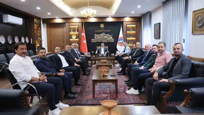 Kayserispor'da yeni dönem: Ali Çamlı ve yönetimi Vali Çiçek'i ziyaret etti
